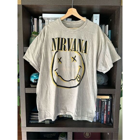 🐿️ NWOT Nirvana Acid Wash Tan Gray Smiley Graphic Unisex Short Sleeve Tee XL - Picture 1 of 3